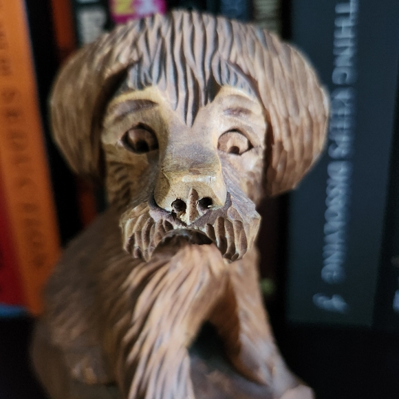 Hand carved shaggy dog - Picture 5 of 7
